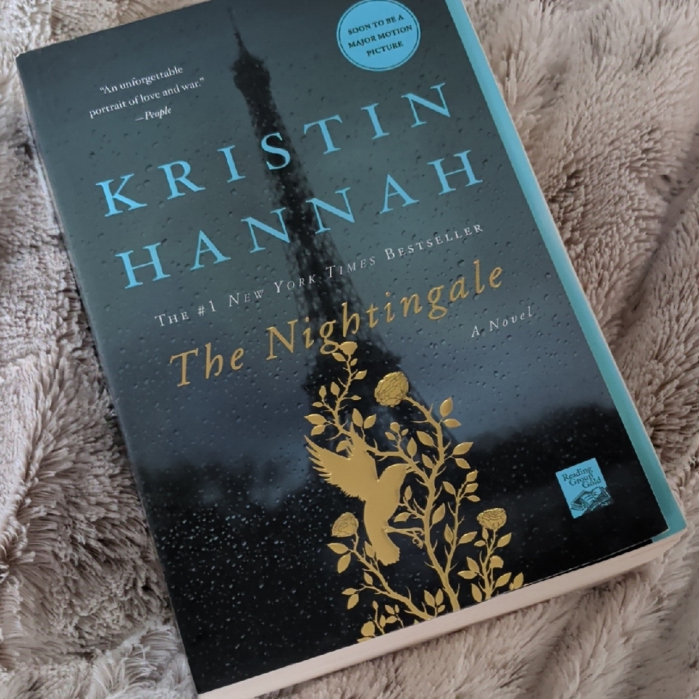 The Nightingale by‎ Kristin Hannah